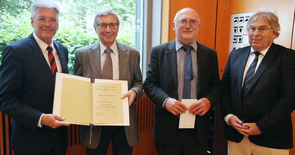 Historiker Rudolf Siegl von Geschichtsverein und Landeshauptmann ausgezeichnet