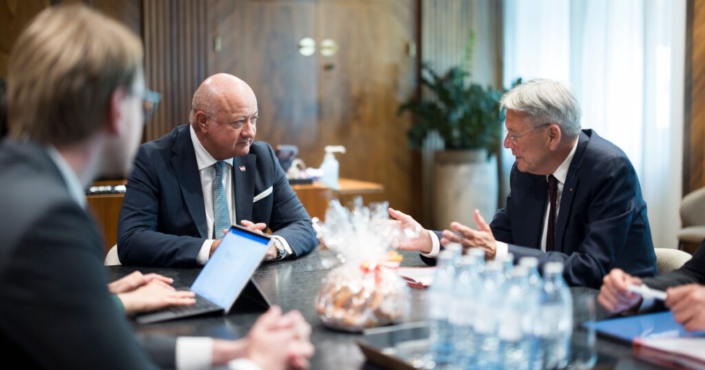 LH Kaiser im persönlichen Gespräch mit BK Stocker zu Kärntner Anliegen