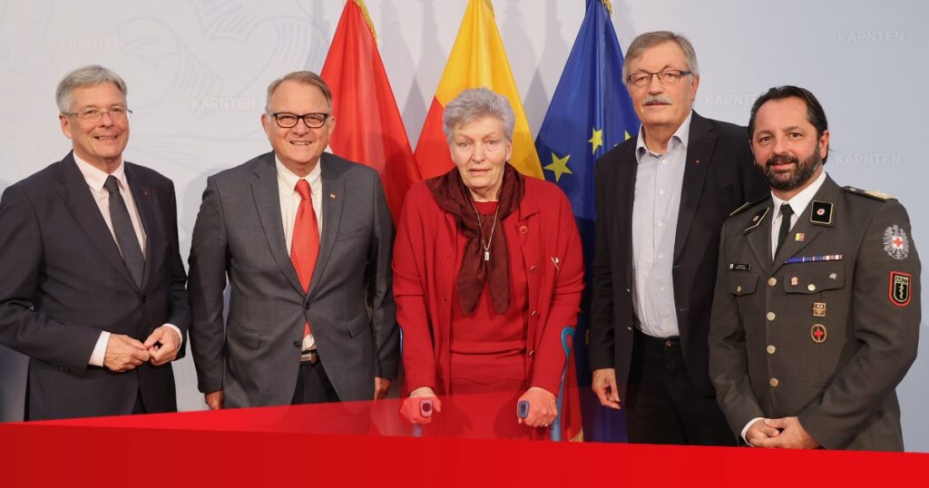 Land Kärnten ehrt ehrenamtliche Funktionärinnen und Funktionäre des Roten Kreuz