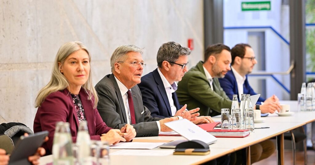 Kärntner Dialogforum: Koralmbahn-Chancen nutzen, Volksgruppengesetz novellieren