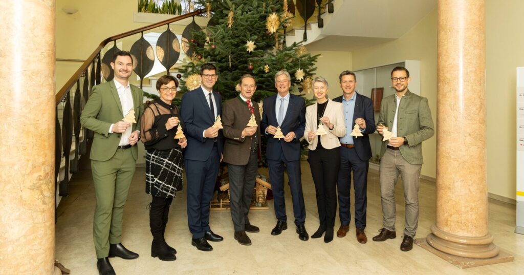 Christbaumübergabe an die Landesregierung