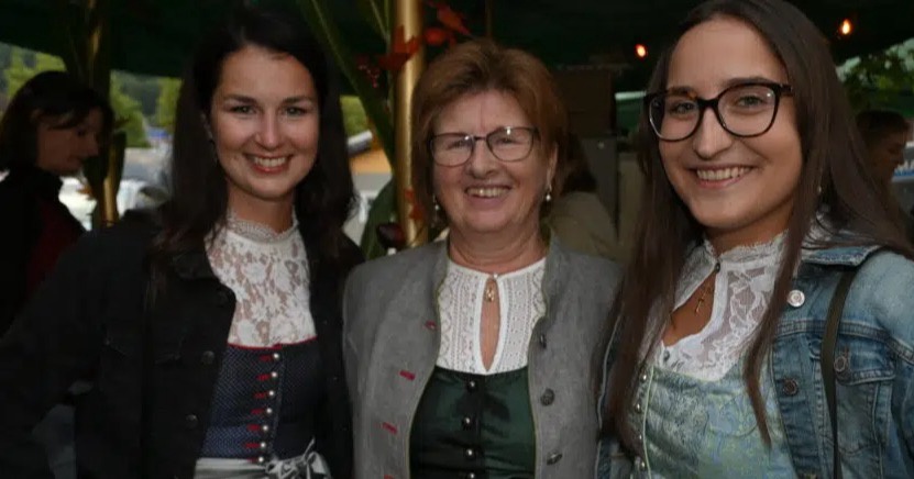 Roßkestnfest unter dem Kastanienbaum