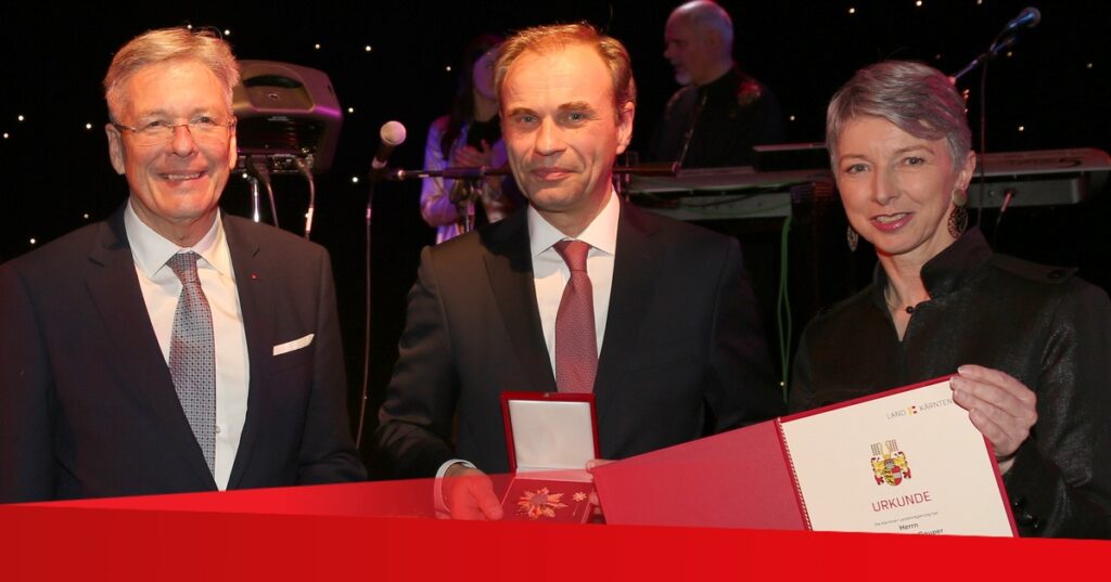 Land Kärnten verlieh Raiffeisen-Vorstand Gauper das Große Ehrenzeichen