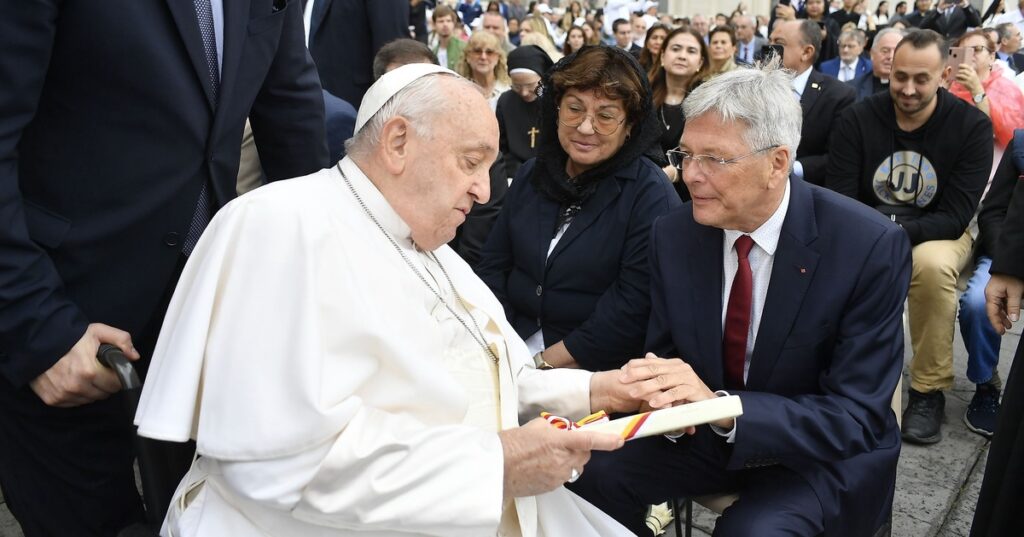 Trauer um Tod von Papst Franziskus