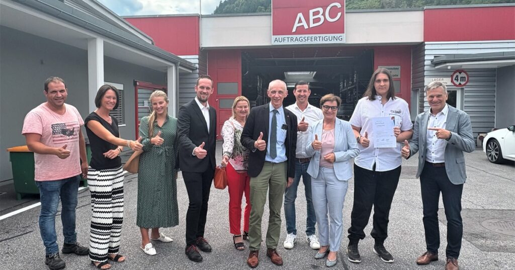 Erster Absolvent der NQR-zertifizierten „ABC-Anlehre“ in Villach feierlich ausgezeichnet – Meilenstein für Chancengleichheit und Inklusion