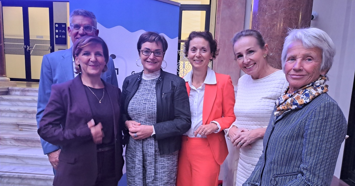 &Ouml;sterreichs erster Diplomlehrgang Gender Medicine erfolgreich in Klagenfurt abgeschlossen