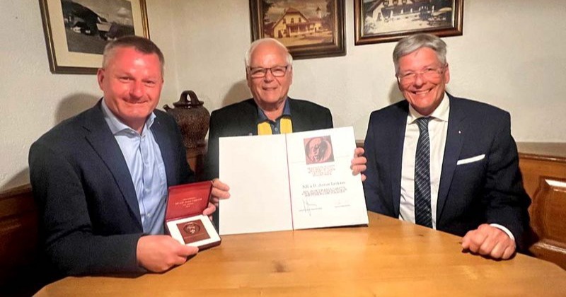 „Mr. Breitensport“ Anton Leikam ist 80 und erhält Viktor-Adler-Plakette