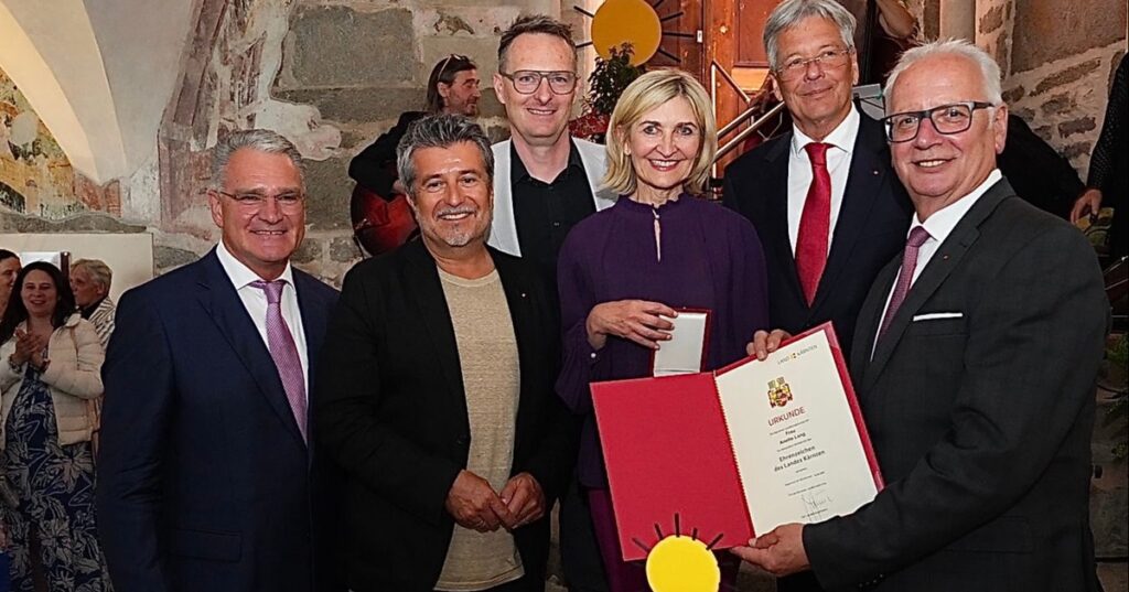 Ehrenzeichen des Landes für Anette Lang vom Kunstverein millstART