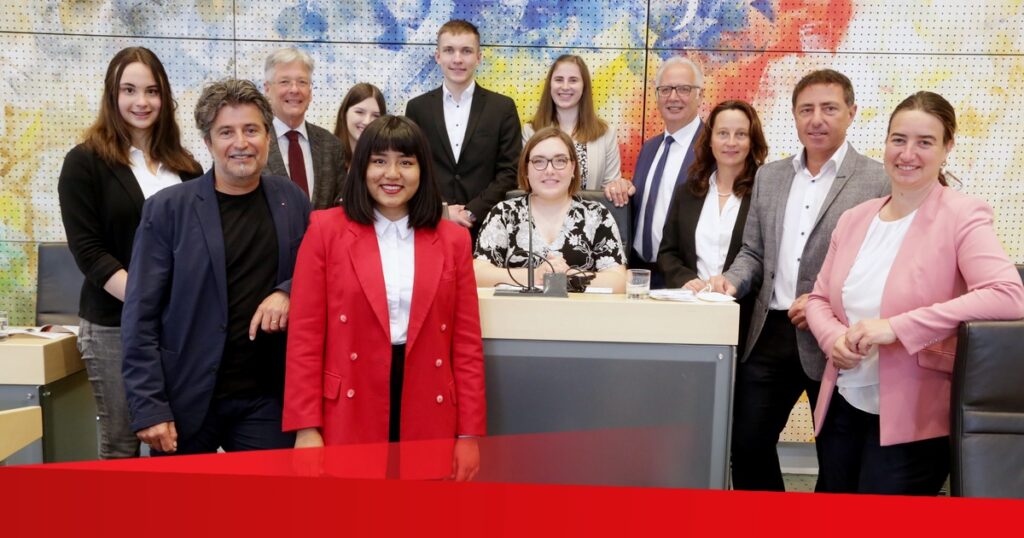 Schülerparlament – Forderung nach mehr politischer Bildung und kritischem Denken