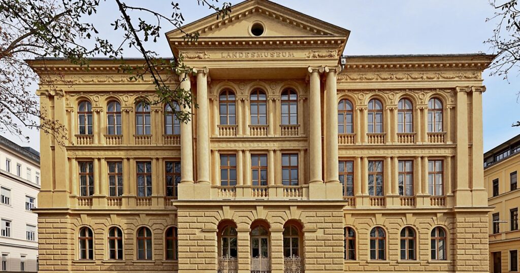 Provokative Störaktion vor Museum in Kärnten