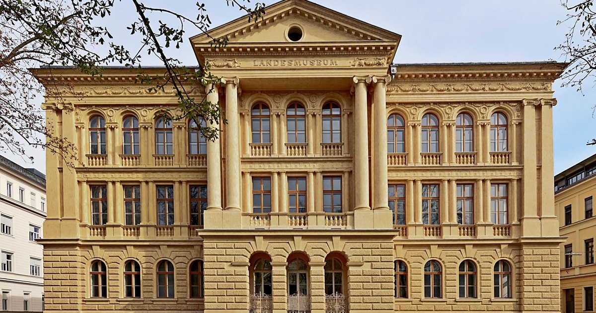 Provokative St&ouml;raktion vor Museum in K&auml;rnten