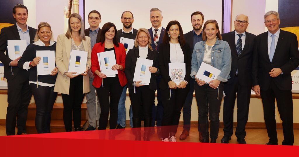 Verwaltungsakademie: Absolventinnen und Absolventen erhielten Zertifikate