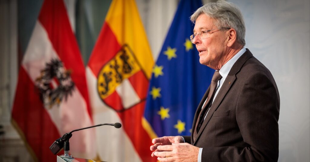 Ehrenzeichen des Landes unter dem Motto Schutz und Sicherheit